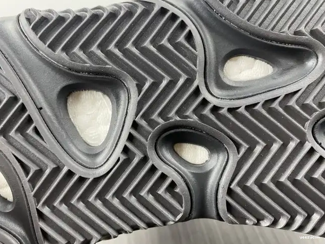 Flux' MNVN Boost GZ0717 Yeezy 'Honey 700 0610